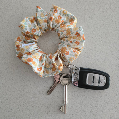 Vintage Floral Scrunchie Wristlet / Keychain